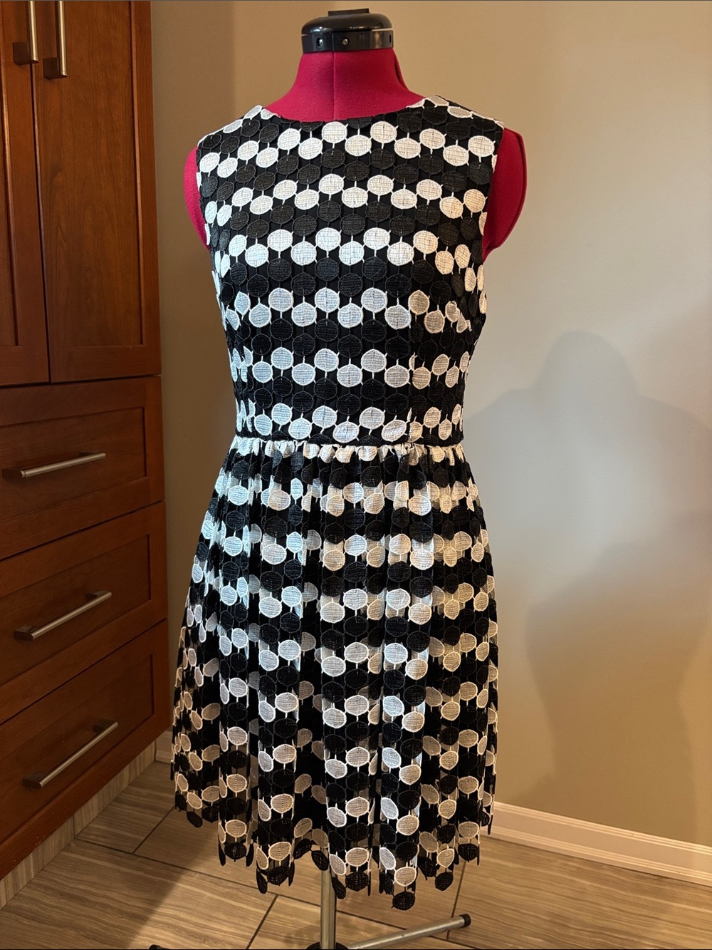 Like New Betsy Johnson Black & White Polka Dot Crochet Overlay Skater Dress Sz 6